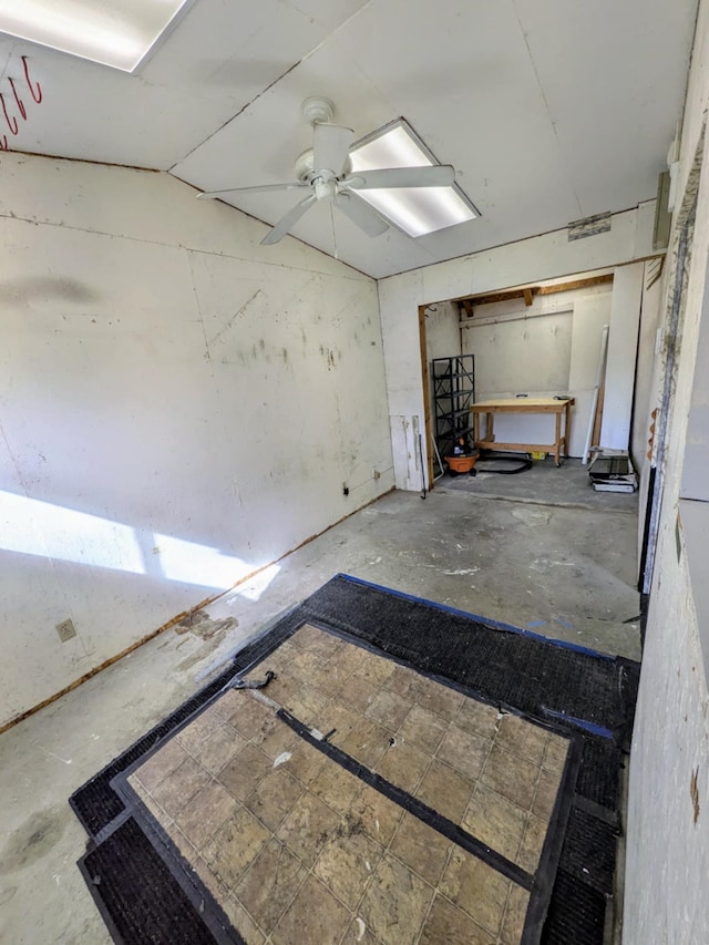 garage featuring a ceiling fan