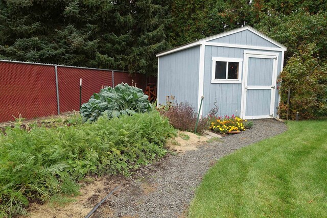 view of outbuilding