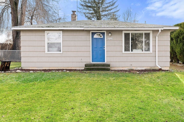 single story home featuring a front yard