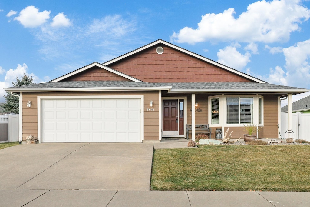 view of front of property featuring a garage and a front yard