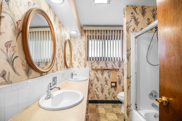 full bathroom with shower / bath combination with glass door, vanity, and toilet