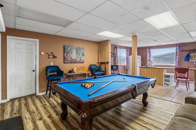 recreation room with sink, hardwood / wood-style flooring, a drop ceiling, and pool table