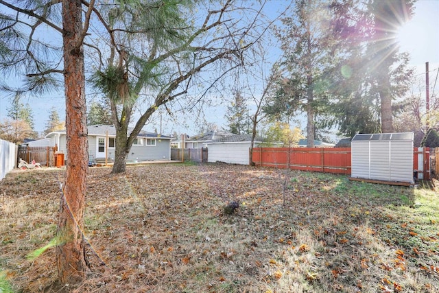 view of yard featuring a storage shed