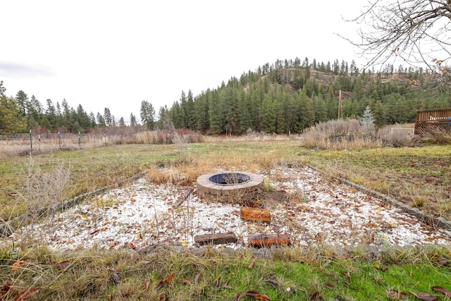 view of yard featuring a fire pit