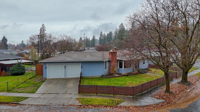 view of front of home featuring a front yard