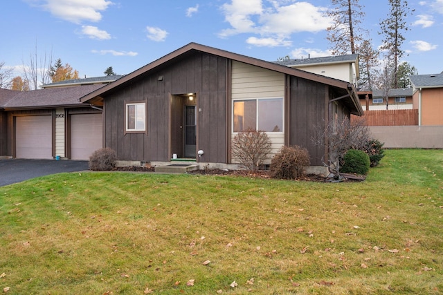 view of front of home featuring a garage and a front yard