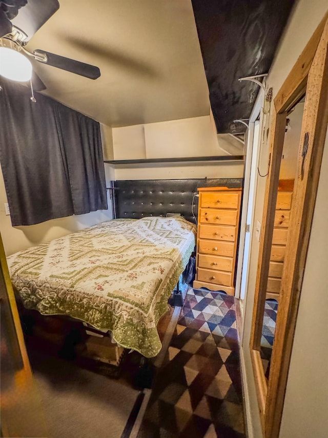 bedroom featuring ceiling fan