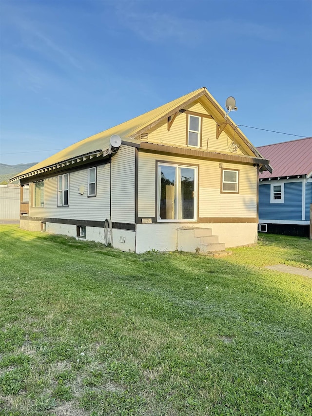 202 S Central Ave, Ione, WA 99139 - rear view of property featuring a lawn