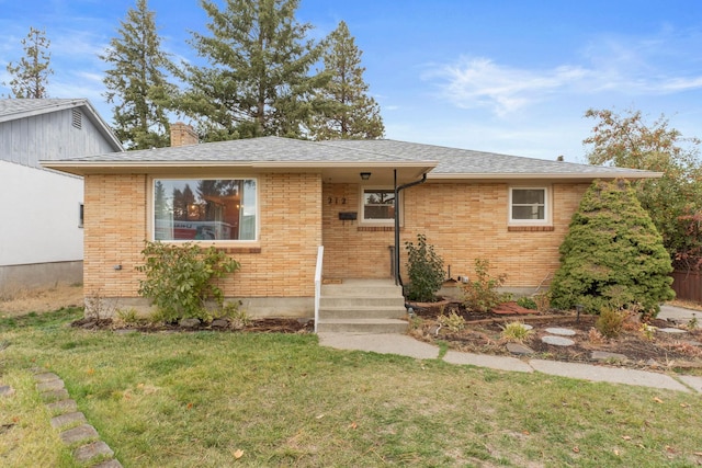 view of front of house featuring a front yard