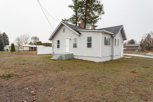 view of front of property with a front yard