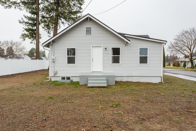 back of house featuring a yard