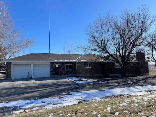 view of front facade with driveway and a garage