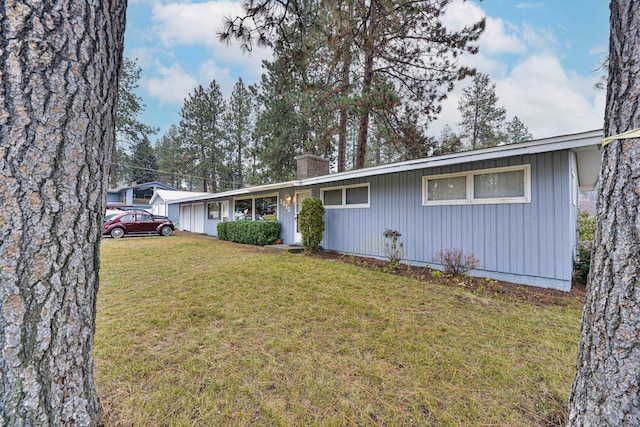 single story home featuring a front yard