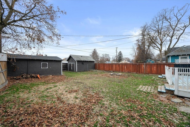 view of yard with a shed