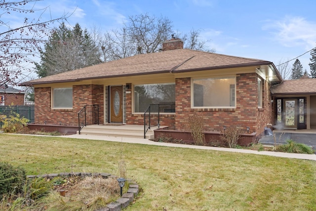 view of front of property with a front yard