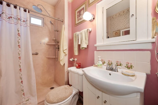 bathroom featuring a shower with shower curtain, vanity, toilet, and backsplash