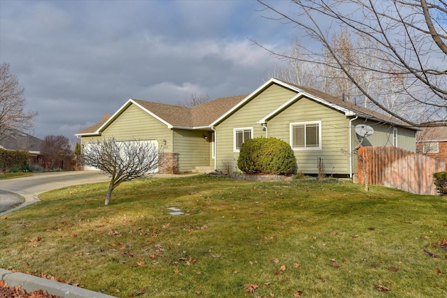 single story home featuring a front lawn