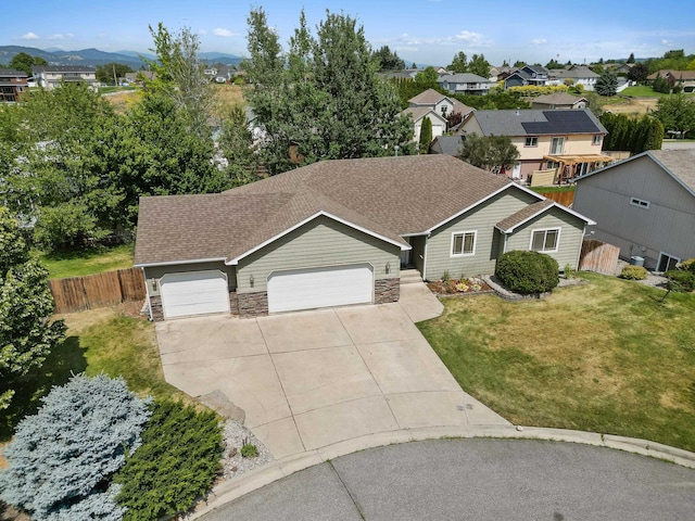 view of front facade featuring a mountain view, a garage, and a front yard