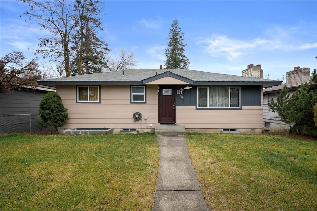 view of front of property with a front lawn