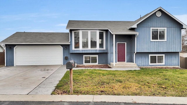 view of front of property featuring a front yard and a garage