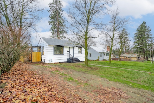 view of front of home featuring a front lawn