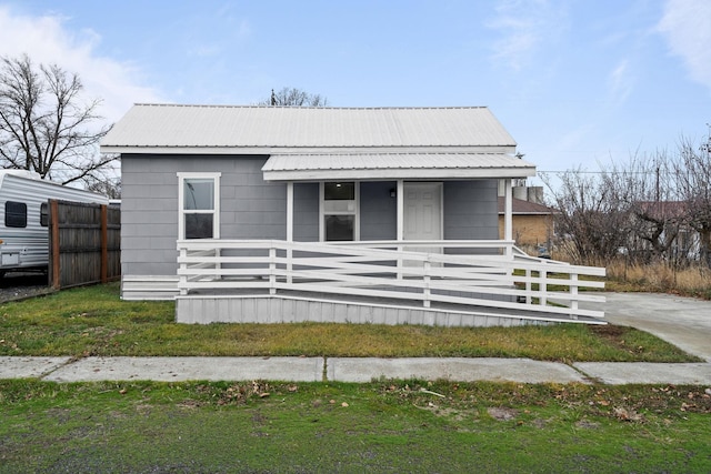 view of front of property with covered porch