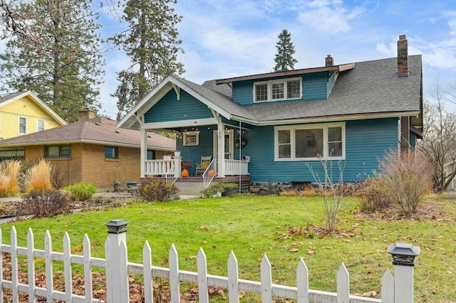 view of front facade featuring a front yard and a porch