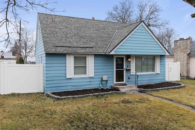 bungalow-style house featuring a front lawn