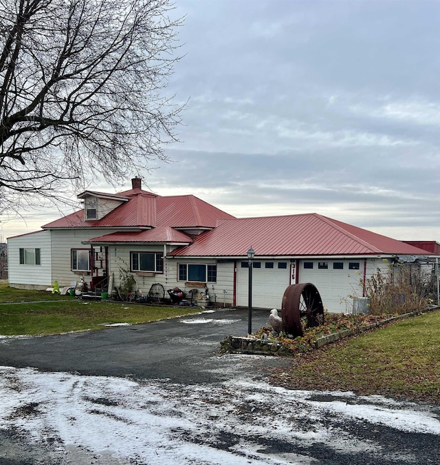 view of front of home with a lawn and a garage