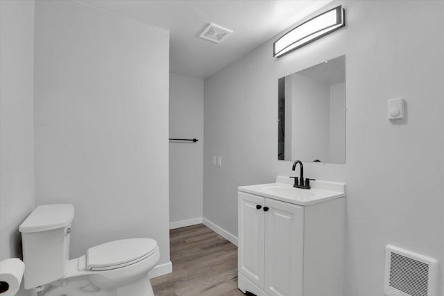 details featuring tiled shower and hardwood / wood-style floors