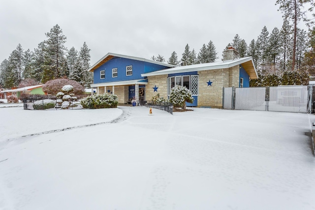 view of front of property