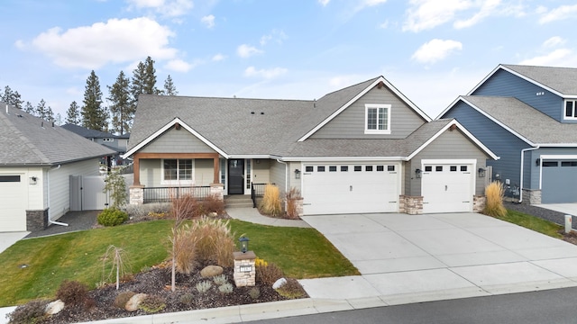 craftsman house with covered porch, a garage, and a front yard