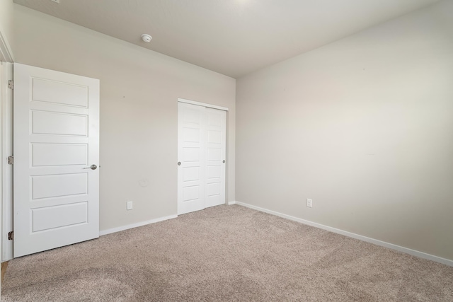 unfurnished bedroom with carpet flooring and a closet