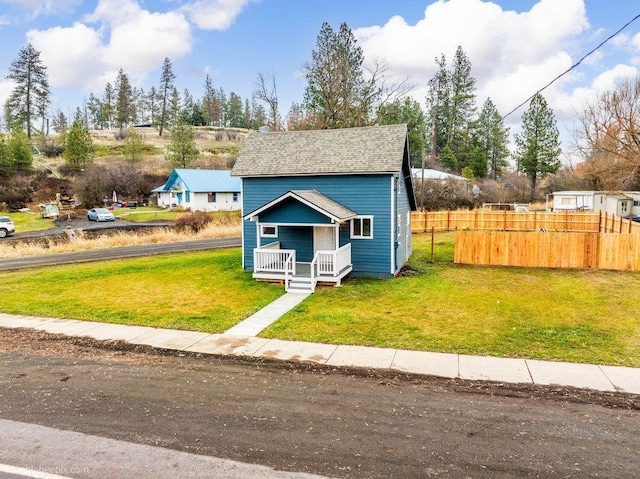 view of front of house featuring a front lawn