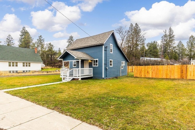 view of front of house with a front lawn