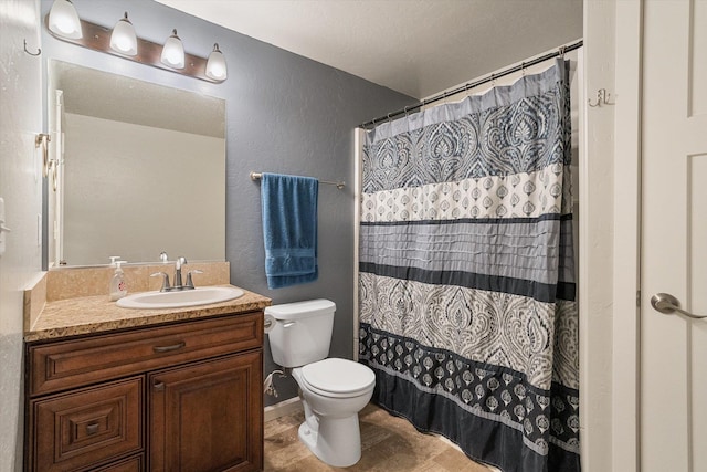 bathroom with a shower with curtain, vanity, toilet, and a textured ceiling