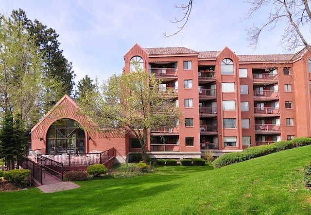 view of building exterior