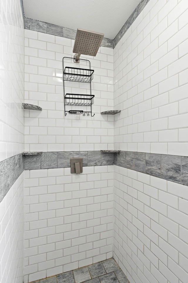 bathroom featuring tiled shower