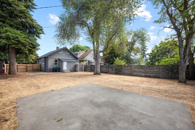 view of yard featuring a patio