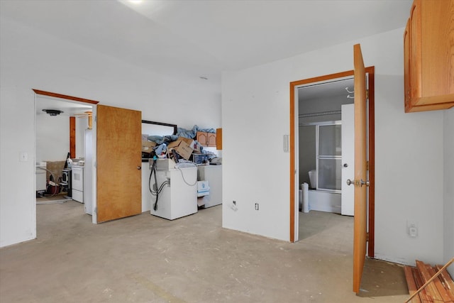 bedroom with washer / clothes dryer