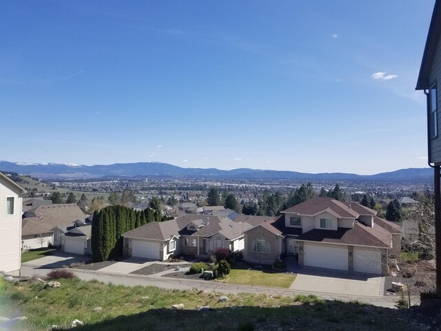 8703 E Blue Fox Ln, Spokane, WA 99217