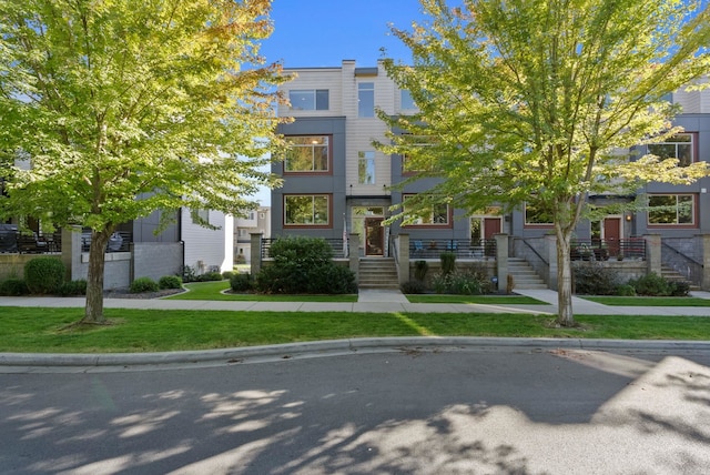 view of front facade with a front lawn