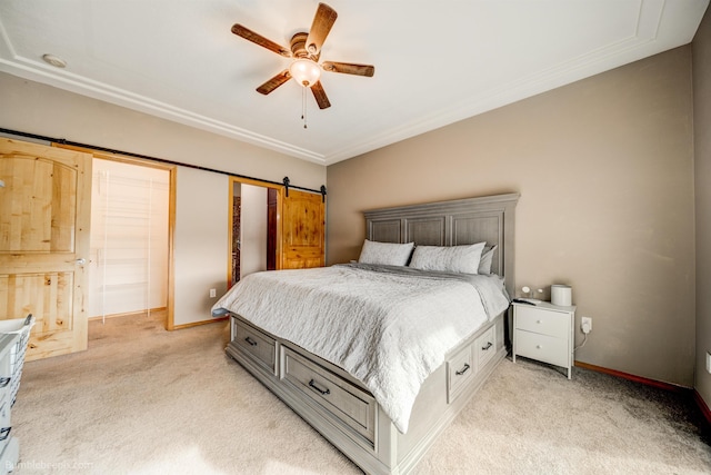 bedroom featuring light carpet, a barn door, and ceiling fan