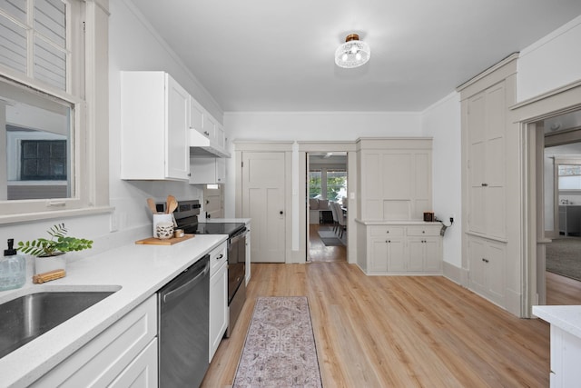 kitchen featuring light wood-type flooring, stainless steel appliances, white cabinetry, and ornamental molding