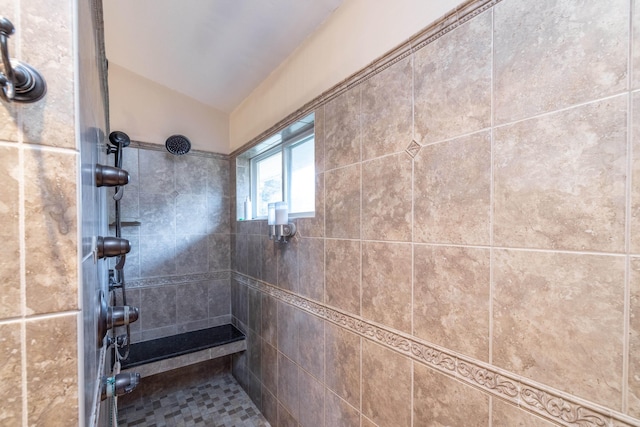 bathroom featuring a tile shower