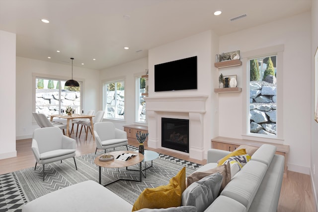 living area featuring recessed lighting, wood finished floors, visible vents, and baseboards