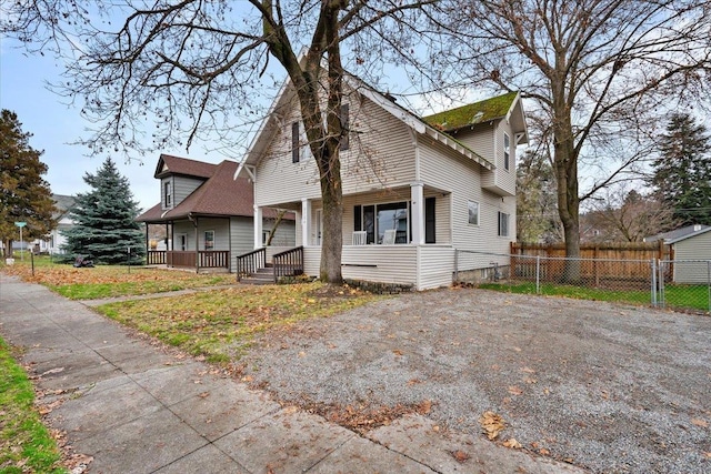 view of front of property featuring covered porch