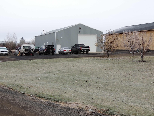 view of yard featuring an outbuilding and a garage