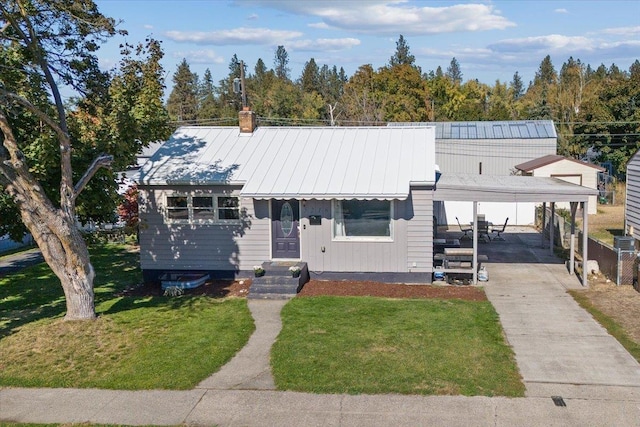 view of front of house with a front yard