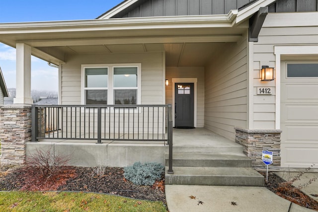 entrance to property featuring covered porch